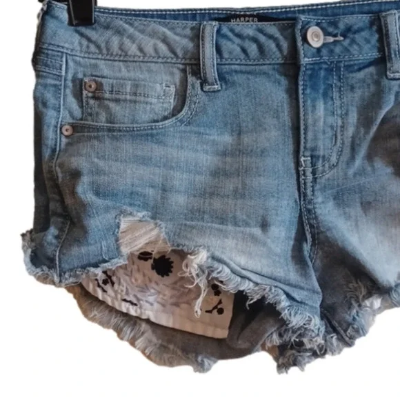 Harper distressed  shorts,  size 26. Supercute pockets! Spring! - Picture 2 of 11